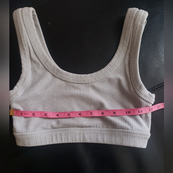 ALO Yoga Light Gray Ribbed Spirts Bra - Picture 8 of 9
